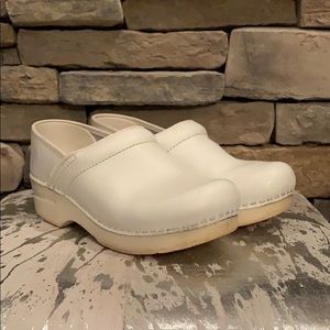 nursing shoes size 11